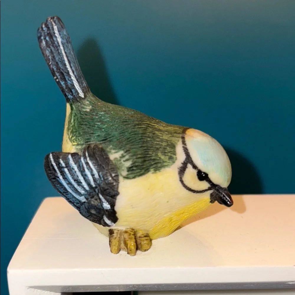 Marjolein Bastin Hallmark Stained Glass Wall/ table Clock with Bird Accent